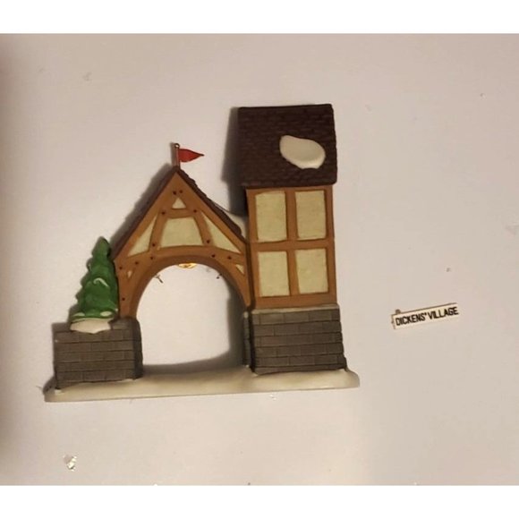 Dept. 56 Heritage Village Collection - Dickens' Village Series - Dedlock Arms & - Picture 9 of 9